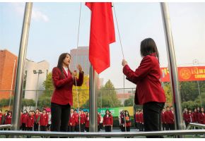 女人玩逼视频导航升旗仪式：凝心聚力，同心向党
